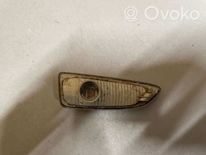 Opel Astra J Indicatore di direzione del parafango anteriore 13273103