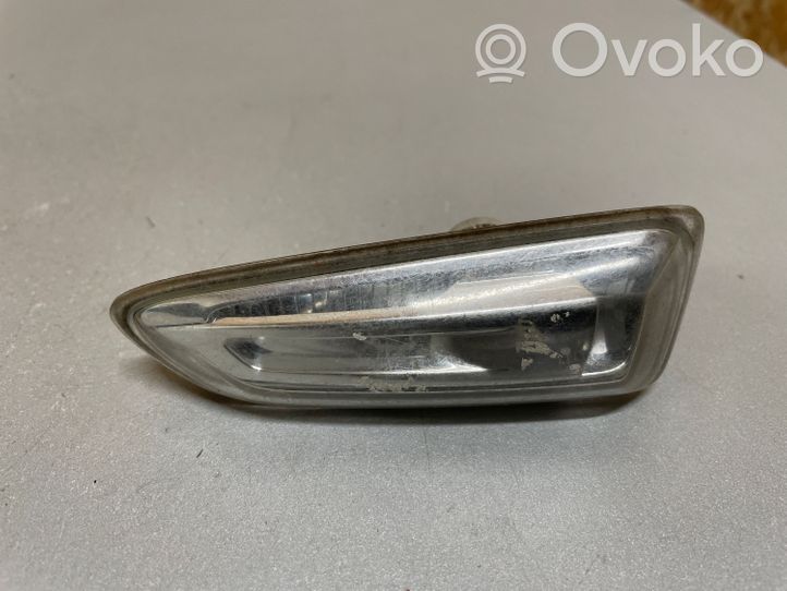 Opel Astra J Indicatore di direzione del parafango anteriore 13273103