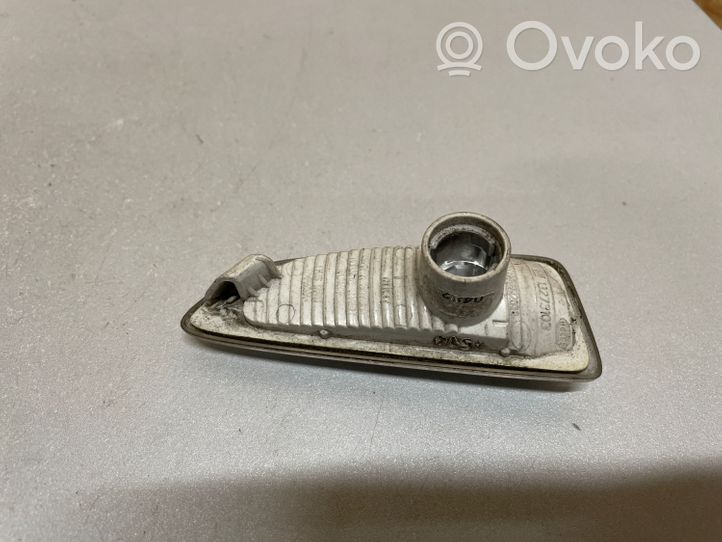 Opel Astra J Indicatore di direzione del parafango anteriore 13273103