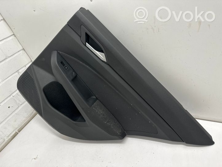 Volkswagen Golf VIII Rivestimento del pannello della portiera posteriore 5H6867212