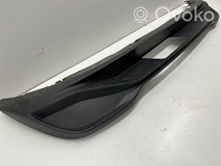 Volkswagen Golf VIII Moulure inférieure de pare-chocs arrière 5H6807568