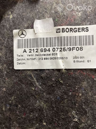 Mercedes-Benz E W212 Takaluukun alaosan verhoilusarja A2126940725