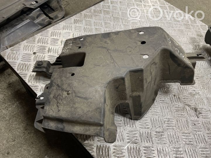 Toyota RAV 4 (XA40) Couvercle de plateau inférieur 5828542020