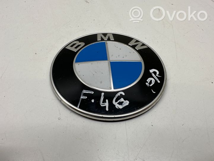 BMW 2 F46 Emblemat / Znaczek 7288752