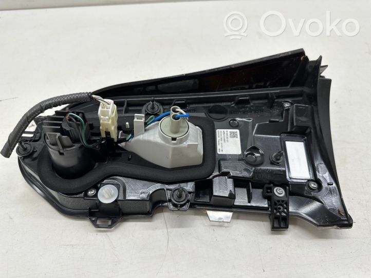 Toyota RAV 4 (XA50) Rückleuchte Heckleuchte innen 8159042121