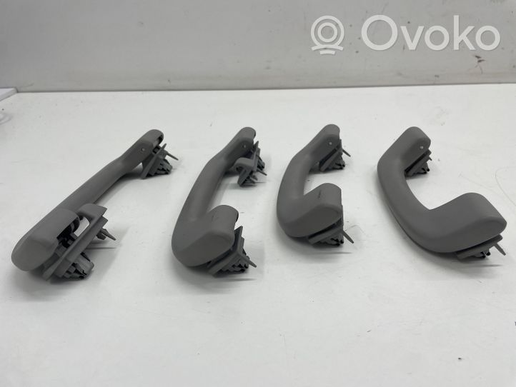 BMW 5 F10 F11 Un set di maniglie per il soffitto 