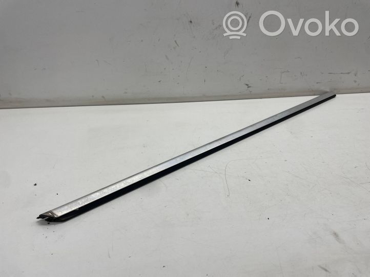 Mercedes-Benz E C207 W207 Rivestimento modanatura del vetro della portiera anteriore A2077250282