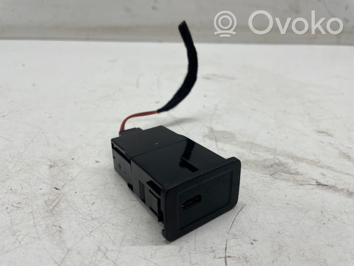 Mercedes-Benz CLA C118 X118 Connecteur/prise USB A2478207802