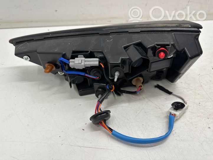 Nissan Qashqai J12 Lampy tylnej klapy bagażnika 