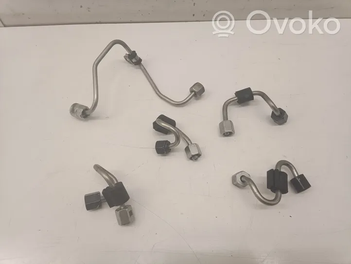 Audi A4 S4 B9 8W Tuyau d'alimentation d'injecteur de carburant 05L301