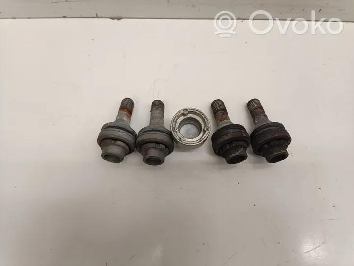 Opel Grandland X Anti-theft wheel nuts and lock 