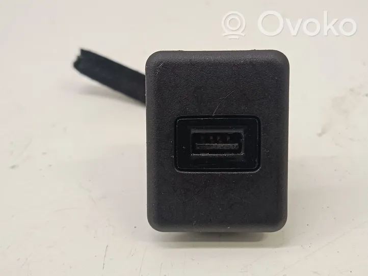 Opel Grandland X USB socket connector 39139189