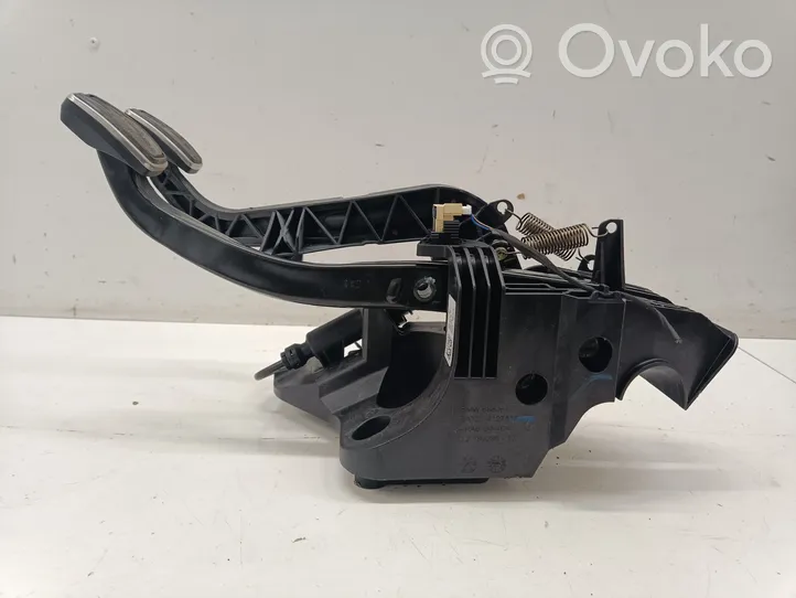 BMW 1 F40 Pedal assembly 6888754