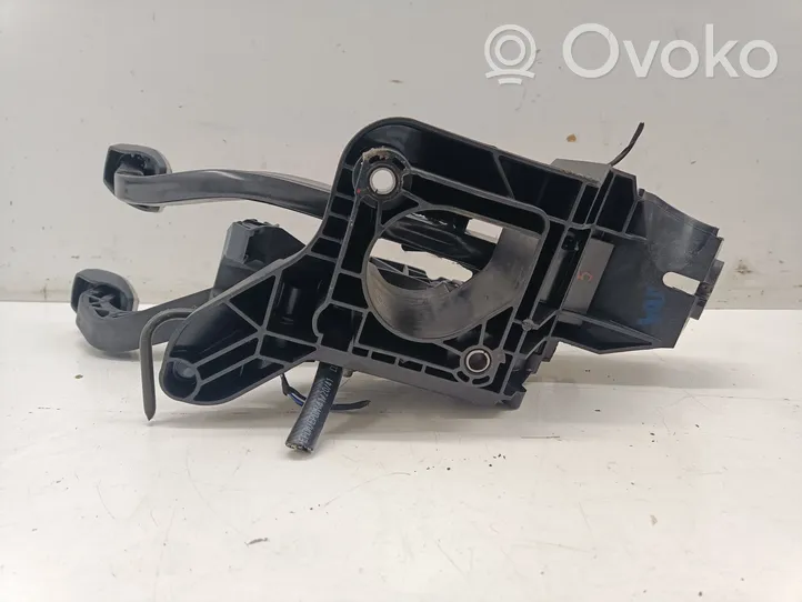 BMW 1 F40 Pedal assembly 6888754