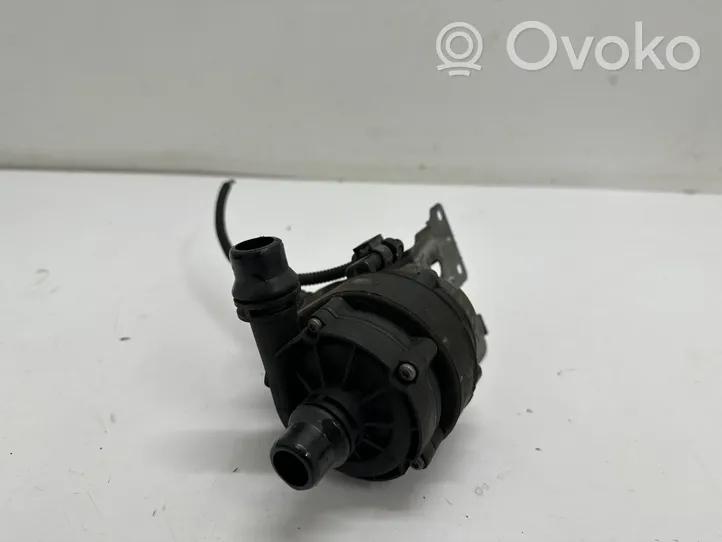 BMW 5 G30 G31 Pompa elettrica dell’acqua/del refrigerante ausiliaria 8638238