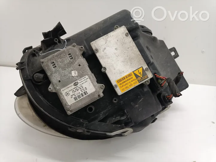 Mercedes-Benz R W251 Lampa przednia A0038205826