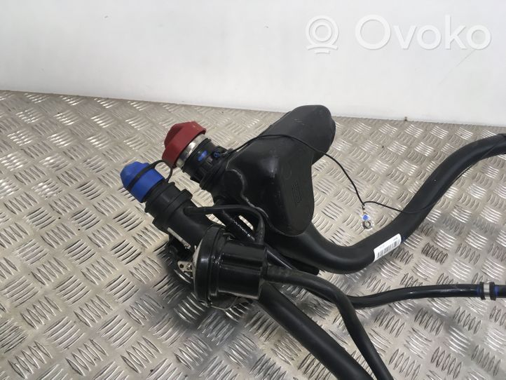 Mercedes-Benz GL X166 Tuyau de remplissage de réservoir de carburant A1664700089