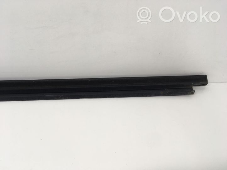 Audi A5 8T 8F Moulure de vitre de la porte avant 8T0853284C