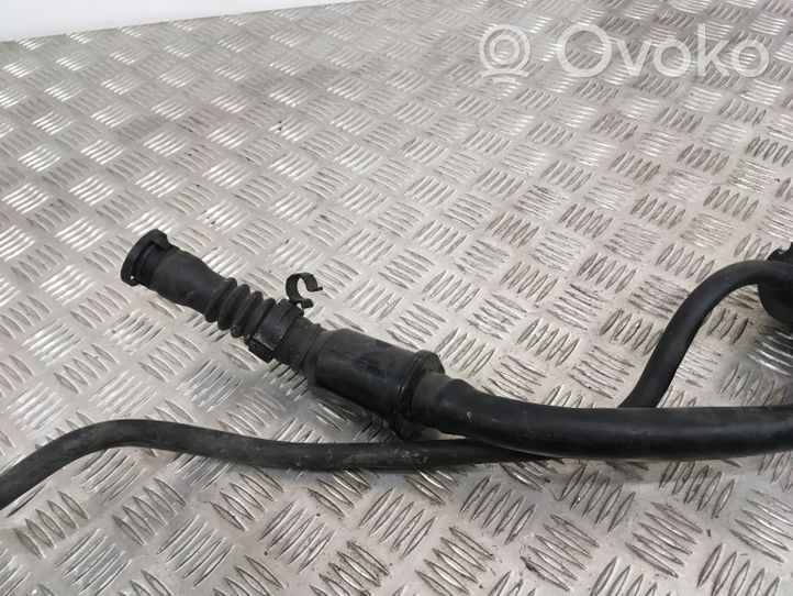 Toyota Yaris Tuyau d'alimentation conduite de carburant 