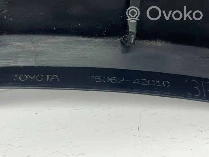 Toyota RAV 4 (XA50) Bande de garniture d’arche arrière 7506242010