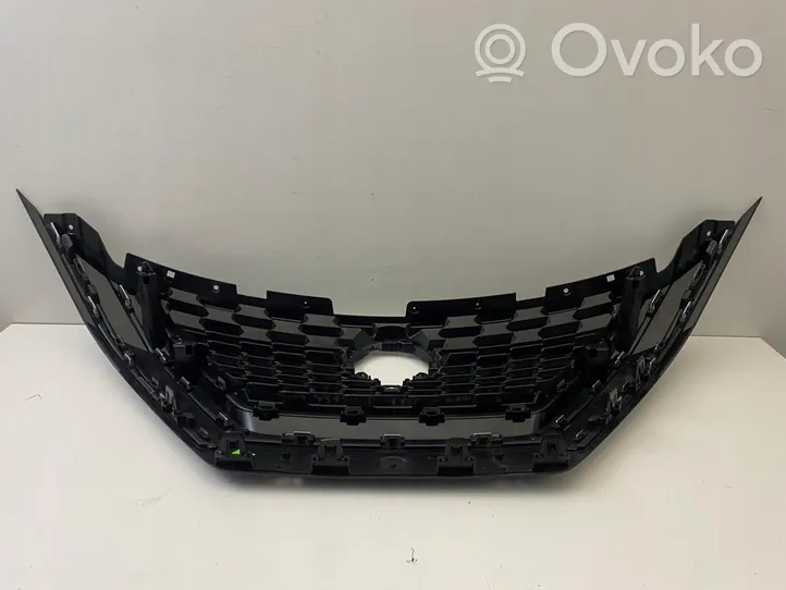 Nissan Qashqai J12 Grille calandre supérieure de pare-chocs avant 623106UAA