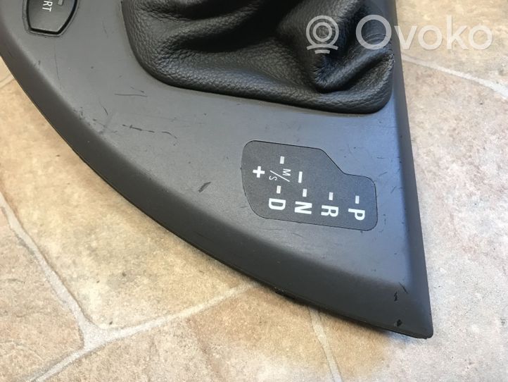 BMW 6 E63 E64 Revêtement pommeau de levier de vitesses cuir 4320860