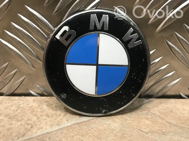 BMW 3 E90 E91 Emblemat / Znaczek 8219237