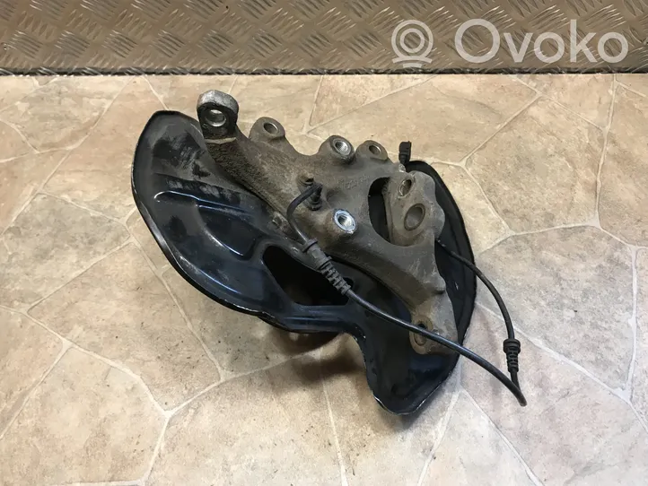 Mercedes-Benz C W204 Cubo de rueda delantera A2044202644