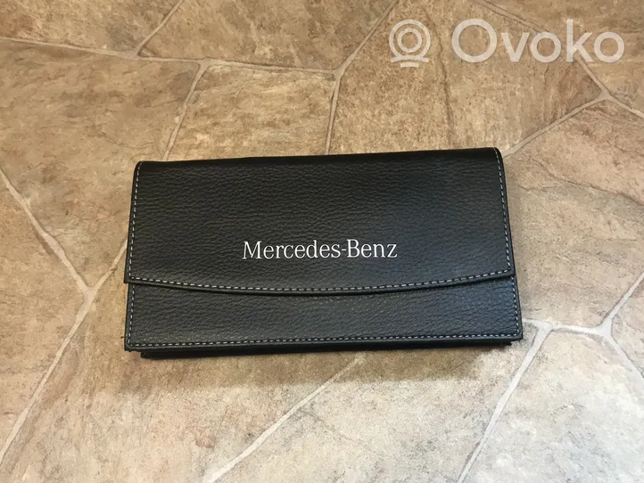 Mercedes-Benz E W213 Käyttöopas A0005851200