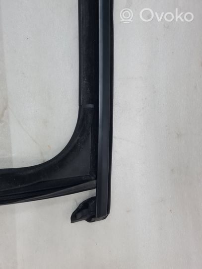 Porsche Macan Rubber seal rear door window/glass 