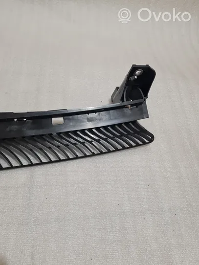 Volkswagen Tiguan Front bumper mounting bracket 