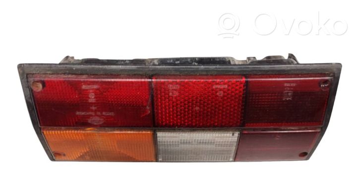 Volkswagen Transporter - Caravelle T2 Lampa tylna 251945112