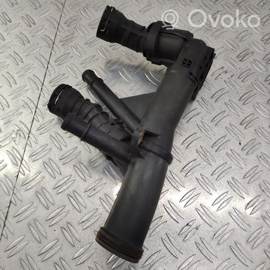 Volkswagen PASSAT B8 Termostat / Obudowa termostatu 04L121026F