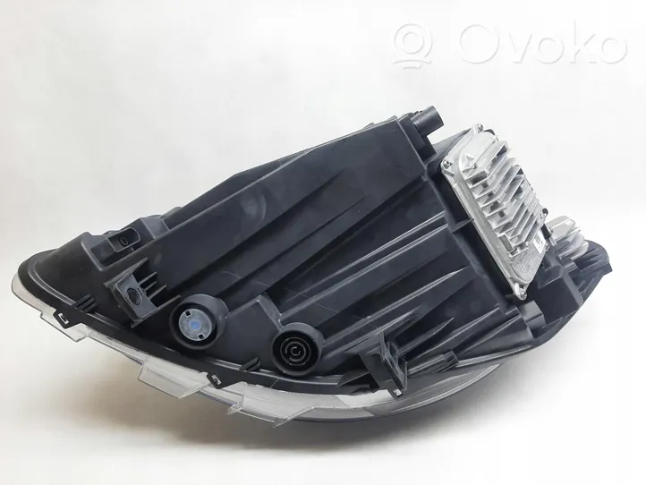 Mercedes-Benz Sprinter W907 W910 Lampa przednia A9109065100