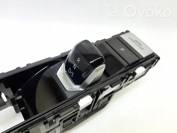 Volkswagen Golf VIII Vaihteenvalitsimen vaihtaja vaihdelaatikossa 5H0713059R