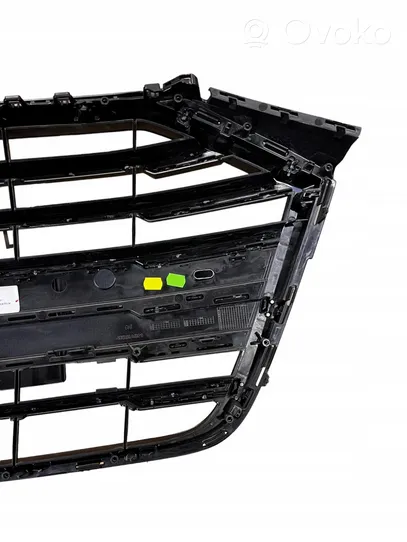 Audi A8 S8 D5 Maskownica / Grill / Atrapa górna chłodnicy 4N0853651H