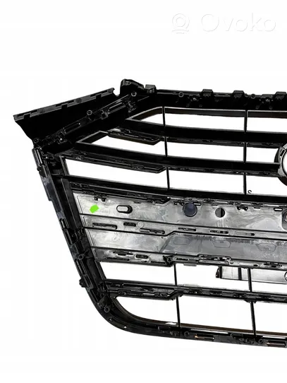 Audi A8 S8 D5 Maskownica / Grill / Atrapa górna chłodnicy 4N0853651H