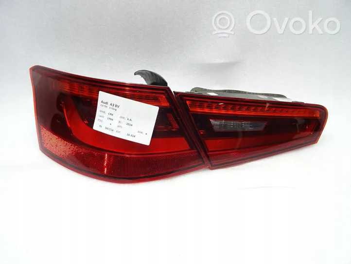 Audi A3 S3 8V Lampy tylne / Komplet 8V3945095B