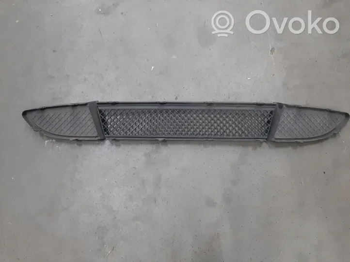 BMW 1 E81 E87 Grille calandre supérieure de pare-chocs avant 7131690