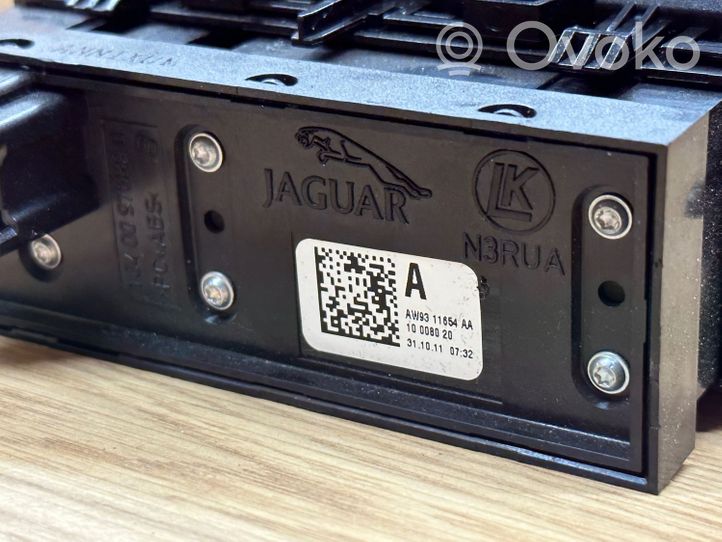 Jaguar XJ X351 Przełącznik / Przycisk otwierania klapy bagażnika AW9311654AA