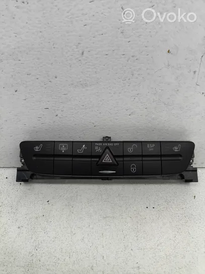 Mercedes-Benz CLS C219 Seat heating switch 2118218758