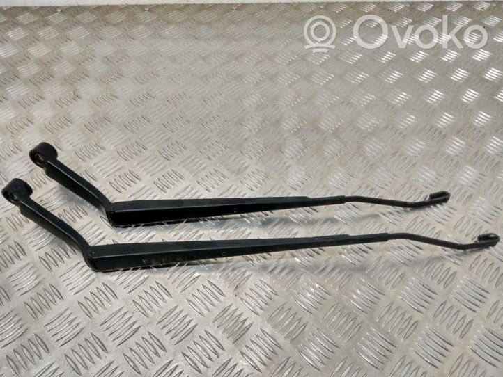 Pontiac Vibe Front wiper blade arm 6493