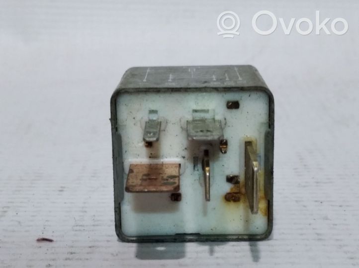 Audi A6 S6 C4 4A Other relay 8A0951253B