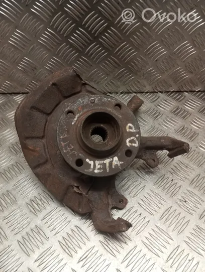 Volkswagen Jetta II Front wheel hub 