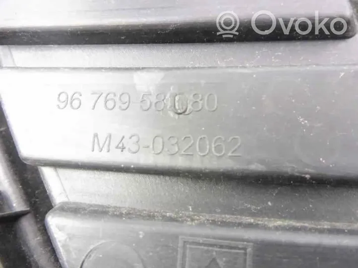 Citroen C-Elysée Grill / Wlot powietrza błotnika przedniego 9676958080