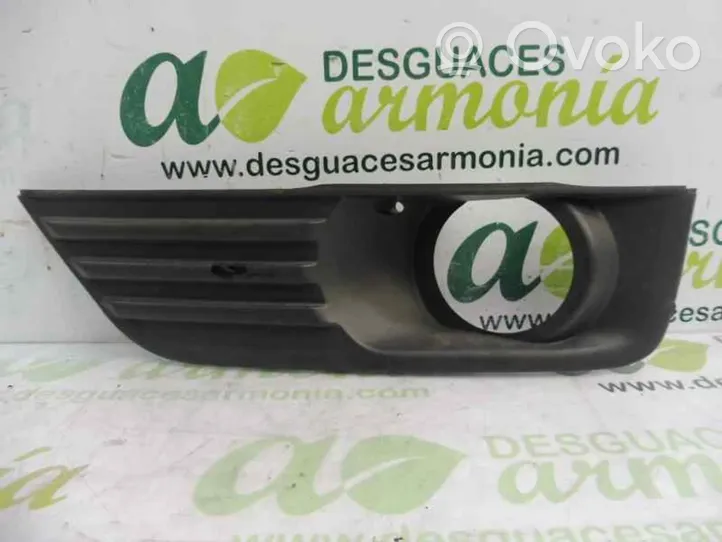 Ford Focus Grill / Wlot powietrza błotnika przedniego 4M5119953AE