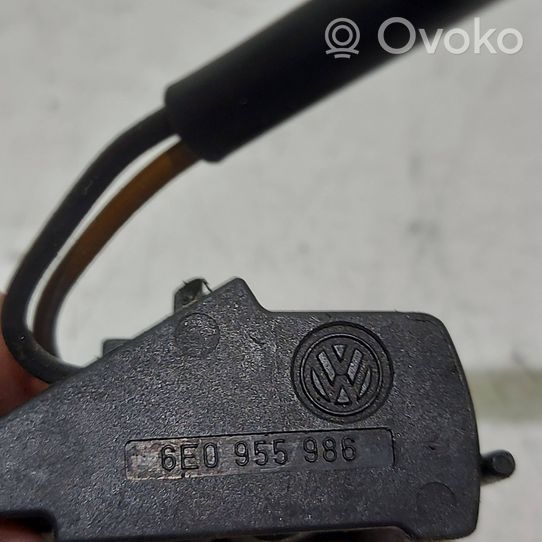 Volkswagen Golf IV Dysza spryskiwacza szyby przedniej / czołowej 6E0955986