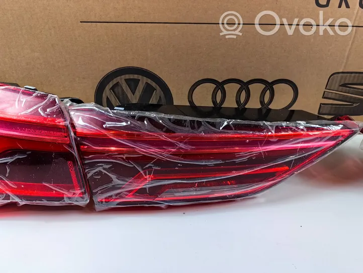 Audi Q3 F3 Galinių žibintų komplektas 83A945091