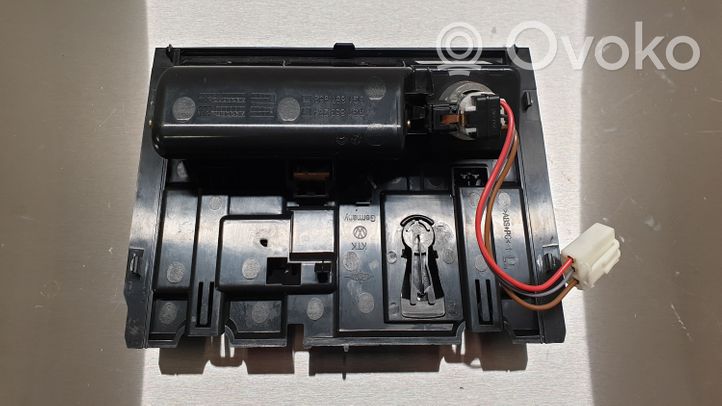 Volkswagen PASSAT B8 Daiktadėžė centrinės konsolės 3G1863284