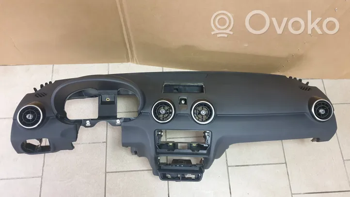 Audi A1 Panelė 8X1857033